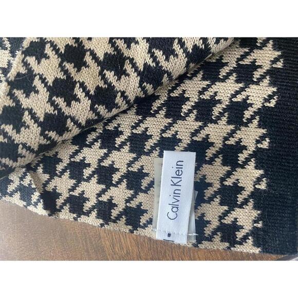 Calvin Klein Houndstooth Knit Scarf - Picture 12 of 14